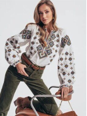 Elegant Embroidered Linen White Blouse – Size Large (L)